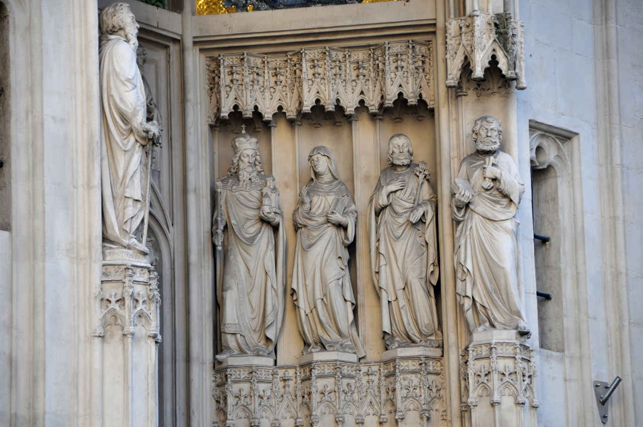  |Maria am Gestade, Figurengruppe beim Hauptportal